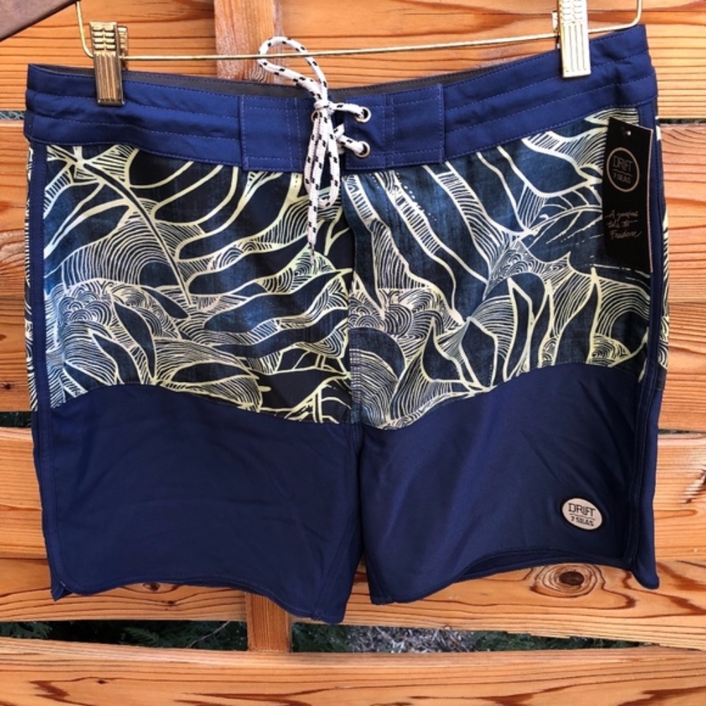 Drift the 7 Seas Mens Swim Trunks NWT  Size 32